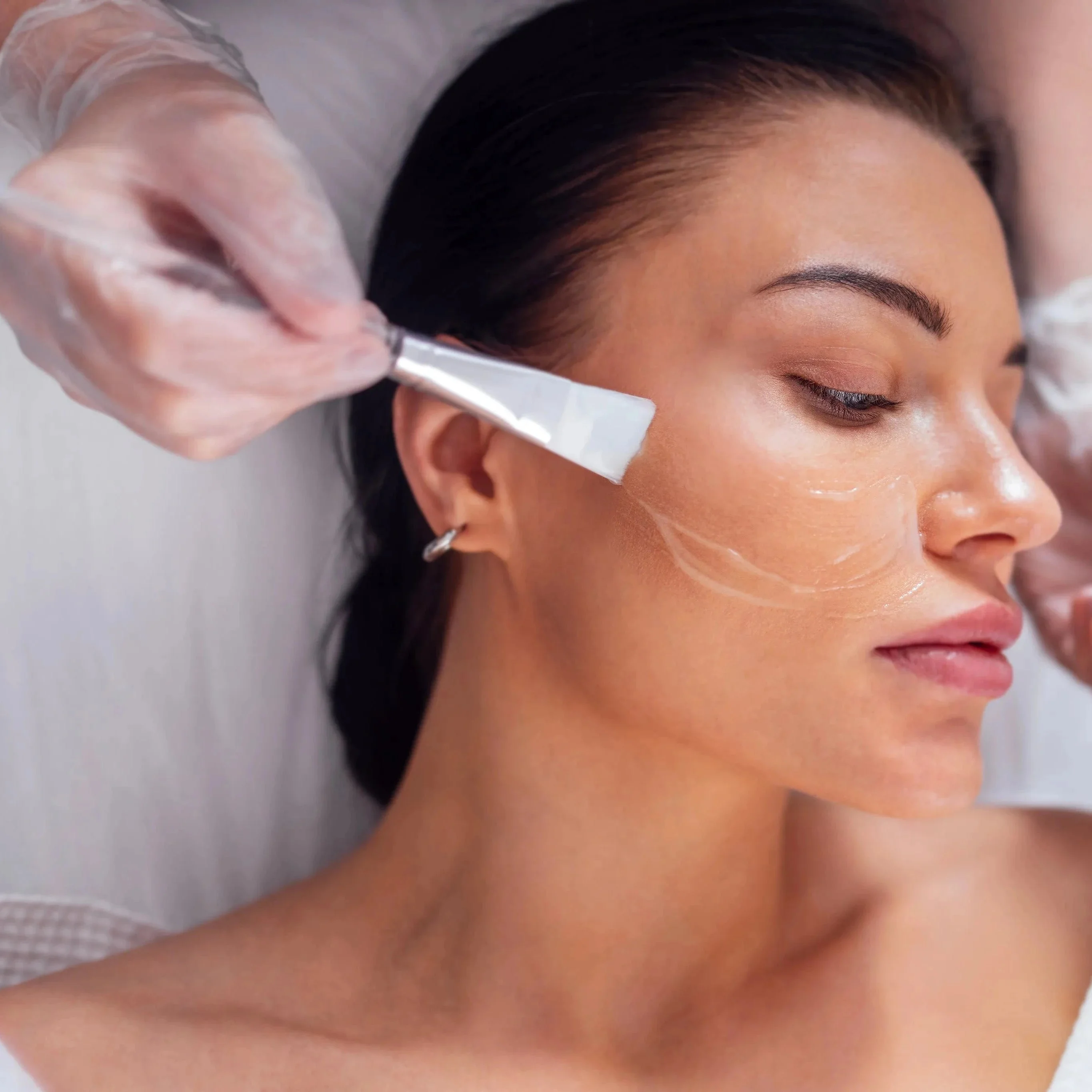 Delikatny peeling kwasowy twarzy